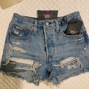LEVI 501 high waisted shorts. Sz 26 never worn.